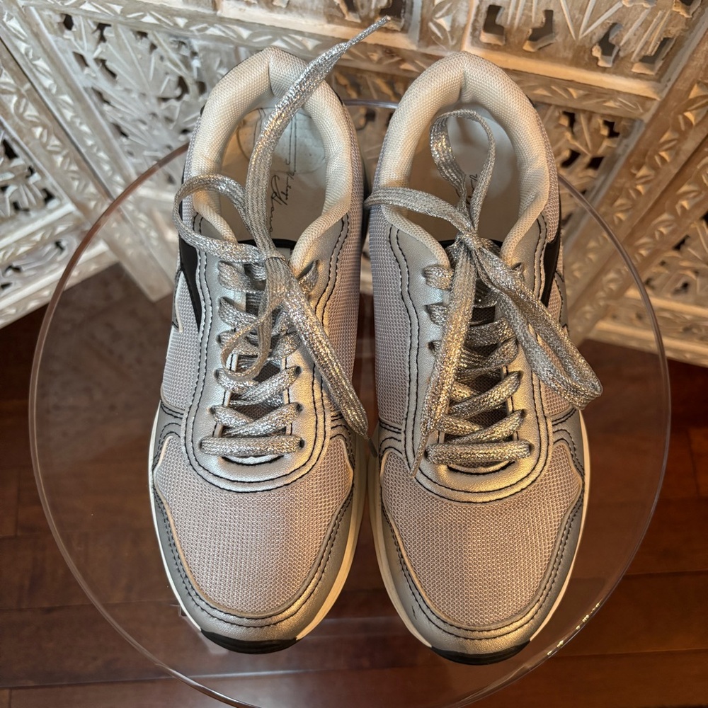 Womens Vintage Havana RUN Washed Silver Star Multi Sneaker Size 8.5